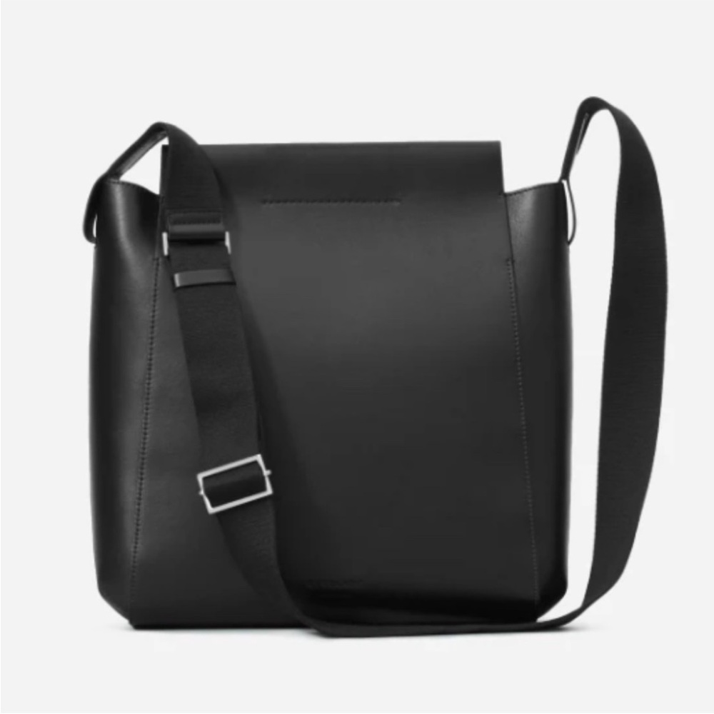Everlane//Black Leather Bag